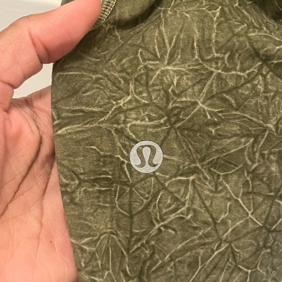 🍋 Lululemon LIKE NEW Fast and Free Short 10" - Ice Wash Moss Green - Sz 8 - Picture 9 of 16